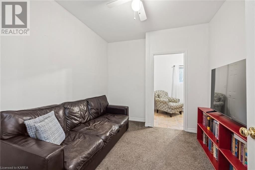 3669 SYDENHAM Road Image 37