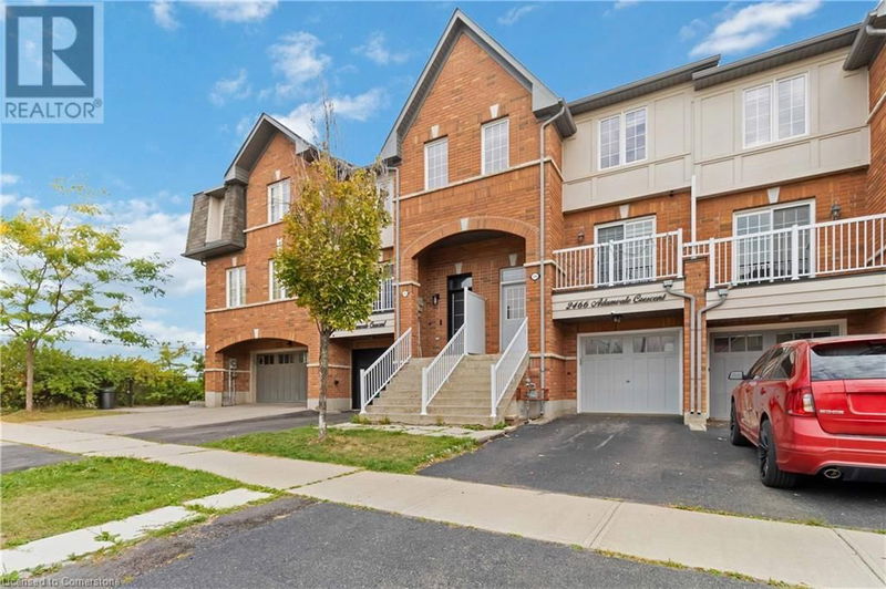 2466 ADAMVALE Crescent  Oakville, L6M0E1 | Image 2