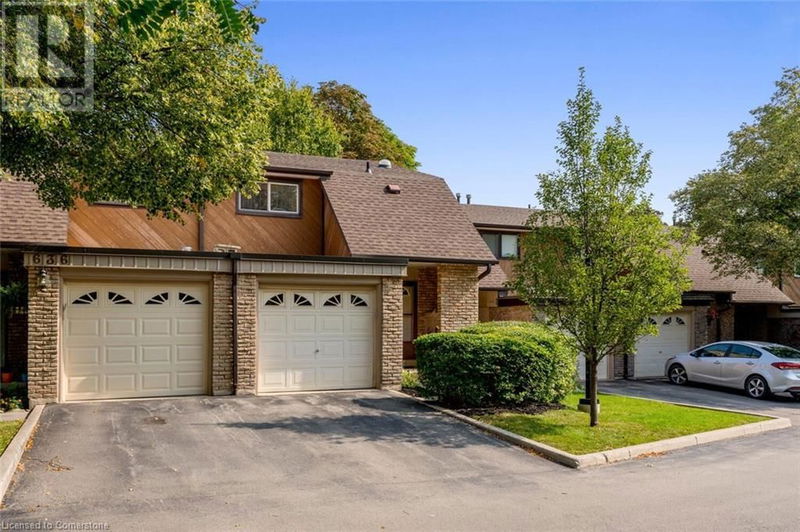 638 FORESTWOOD Crescent  Burlington, L7L4K5 | Image 2