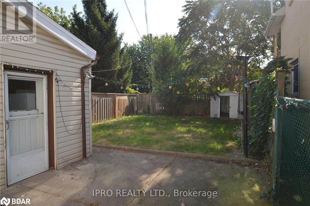 164 MACNAB Street N Image 3