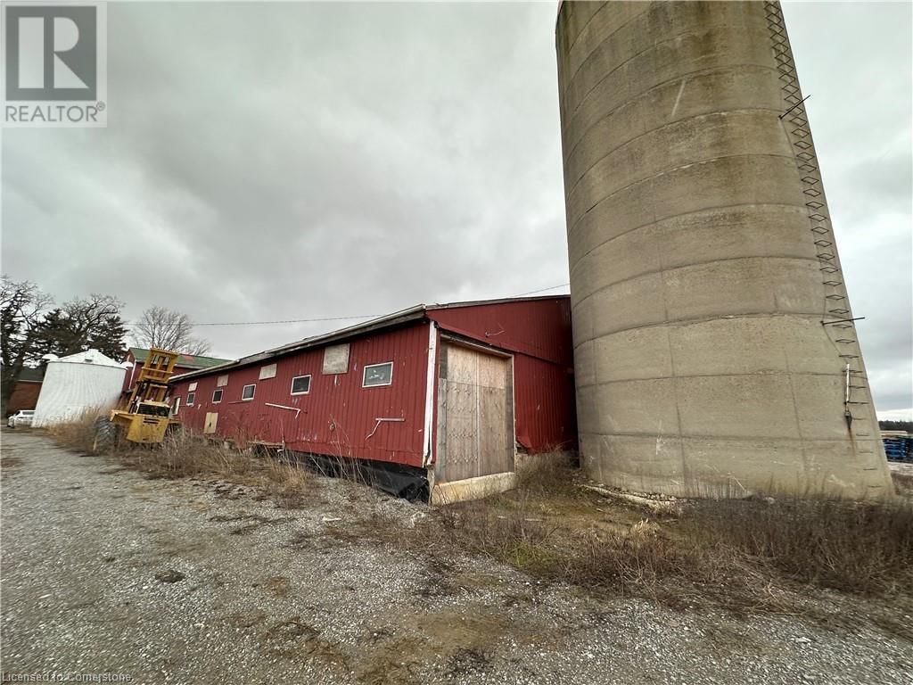 5463 CHIPPEWA Road E Unit# Barn Image 11