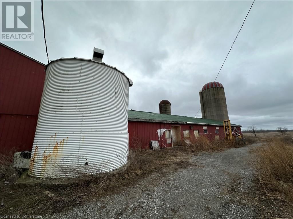 5463 CHIPPEWA Road E Unit# Barn Image 9