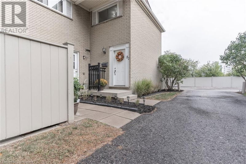 23 WOODMAN Drive South Hamilton, L8K4E2 | Image 3