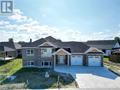 83 WESTLINKS Drive  Saugeen Shores, N0H2C3 | Image 1