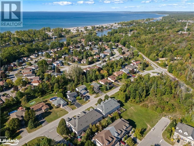 31 ROYAL BEECH Drive  Wasaga Beach, L9Z3C6 | Image 32