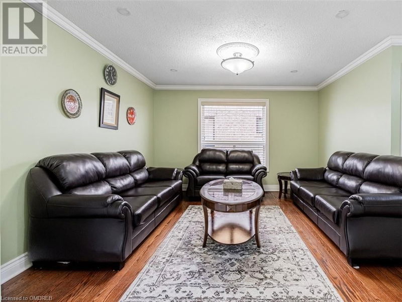 5930 BASSINGER Place  Mississauga, L5M6K5 | Image 8