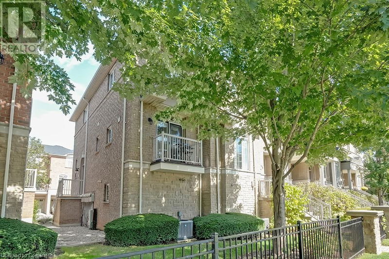 1169 DORVAL Drive  Oakville, L6M4V8 | Image 2