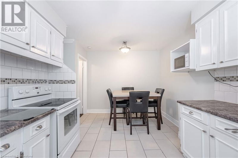 1116 HOMEWOOD Drive  Burlington, L7P2M2 | Image 11