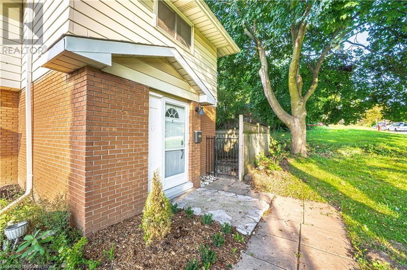 1116 HOMEWOOD Drive  Burlington, L7P2M2 | Image 3