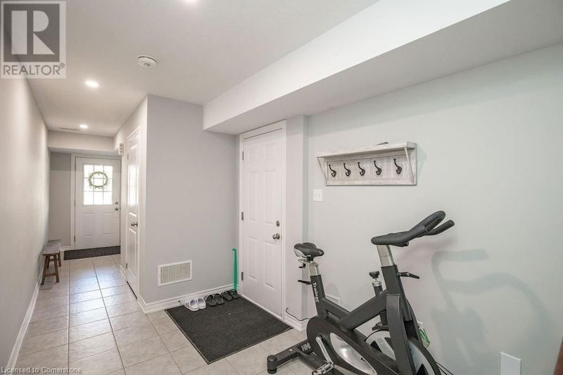 81 HUGILL Way  Waterdown, L8B0A3 | Image 7