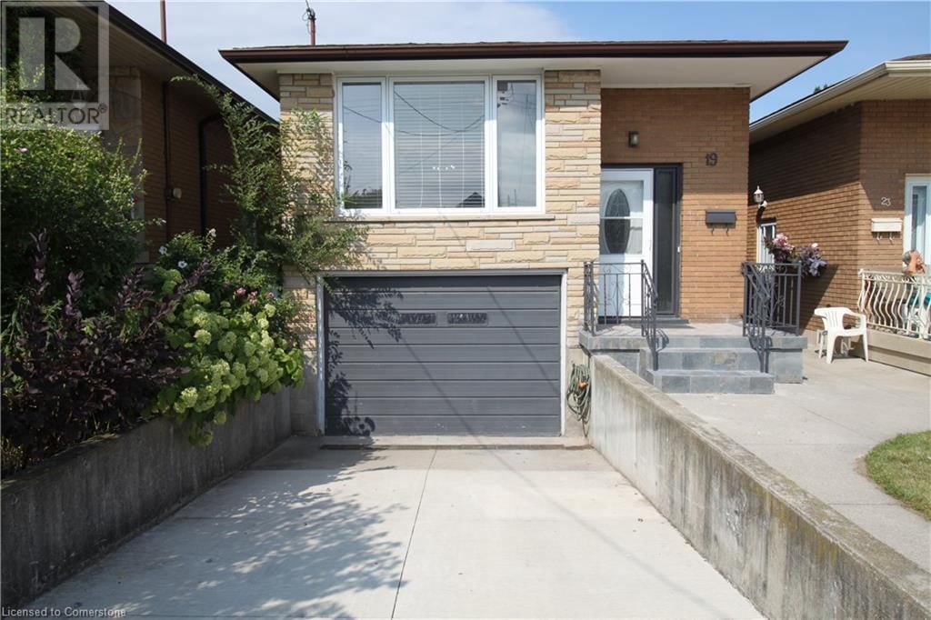 19 DELENA Avenue N Unit# 1 Image 1