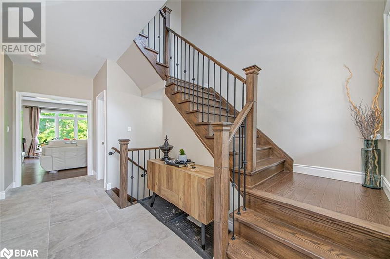 165 BISHOP Drive  Barrie, L4N6X5 | Image 3