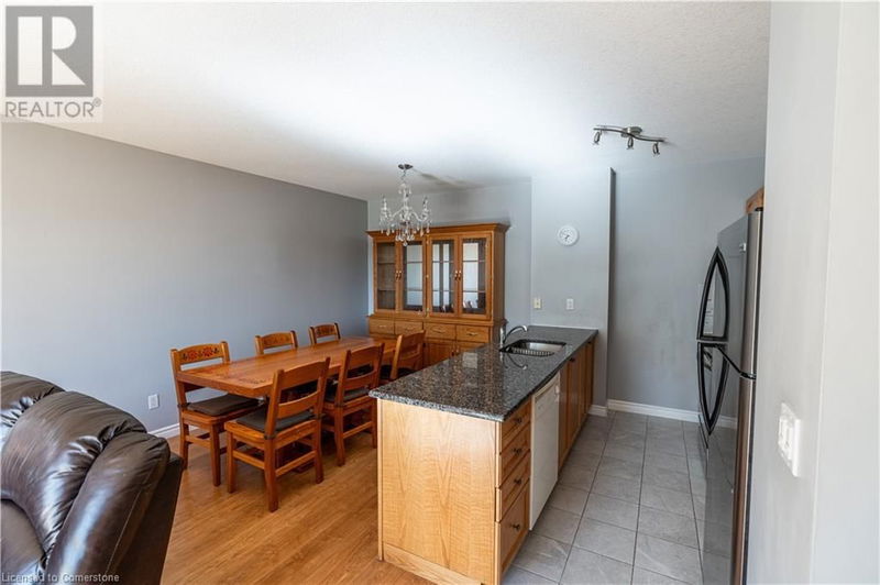 345 BRIARMEADOW Drive  Kitchener, N2A4J6 | Image 2