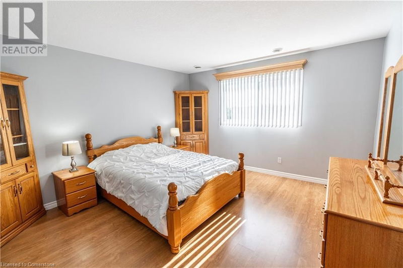 345 BRIARMEADOW Drive  Kitchener, N2A4J6 | Image 9