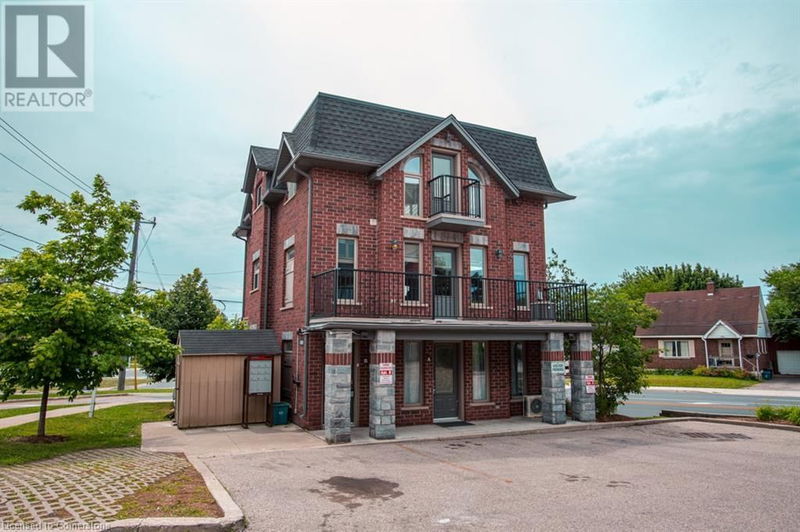 489 EAST Avenue  Kitchener, N2H0A8 | Image 1