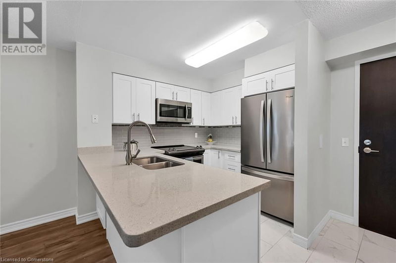 30 GRAND TRUNK Crescent  Toronto, M5J3A4 | Image 21