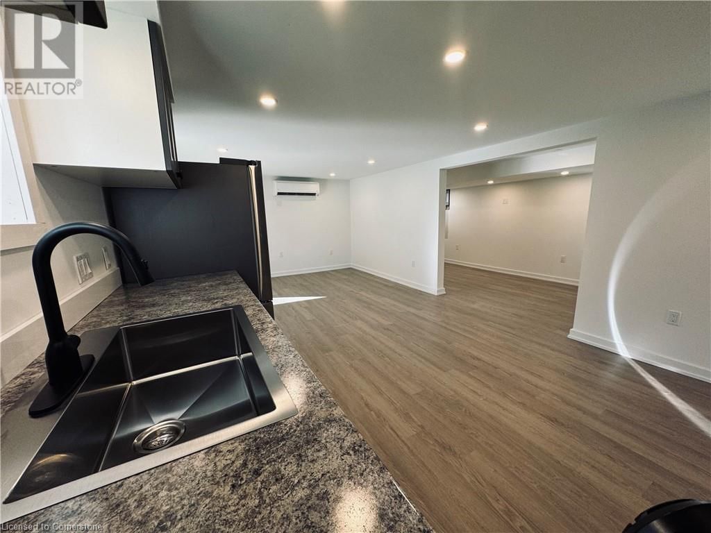 7 BAYVIEW Avenue Unit# Basement Image 6