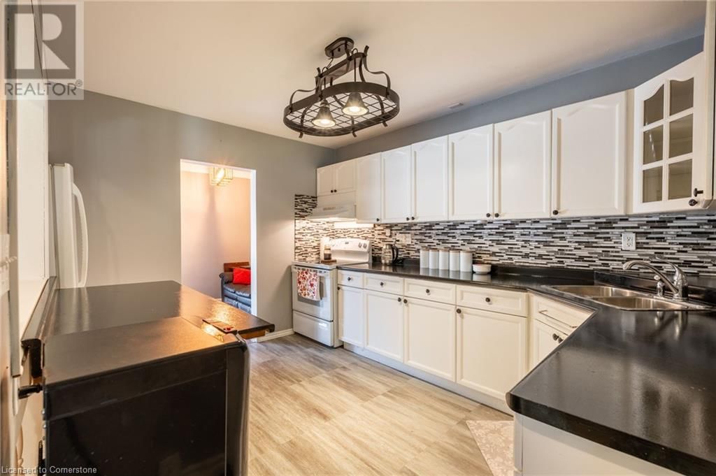 6388 DOREEN DRIVE Image 12