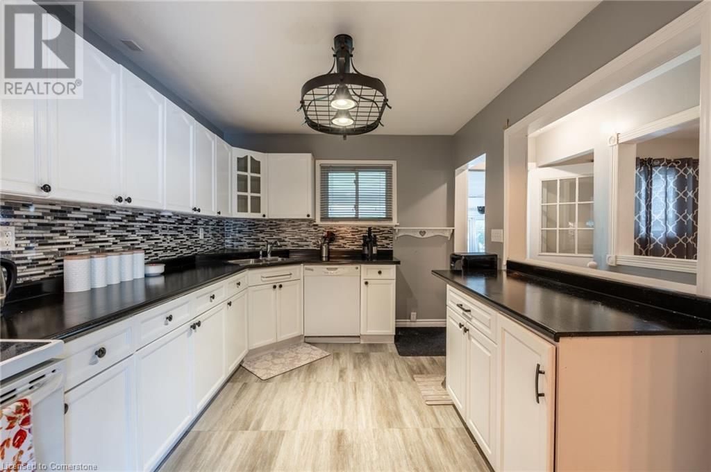 6388 DOREEN DRIVE Image 14