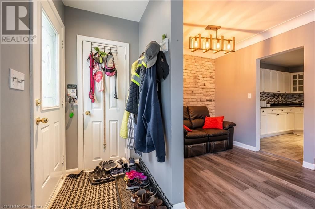 6388 DOREEN DRIVE Image 3
