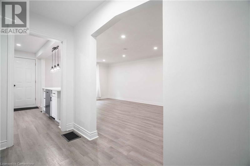 27 EAST 26TH Street  Hamilton, L8V3C3 | Image 4