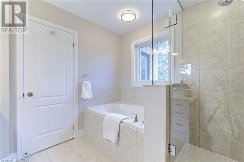 3410 ROBIN HILL Circle  Oakville, L6L6X2 | Image 32