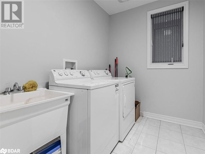 118 LORNE THOMAS Place  New Tecumseth, L9R0V8 | Image 32