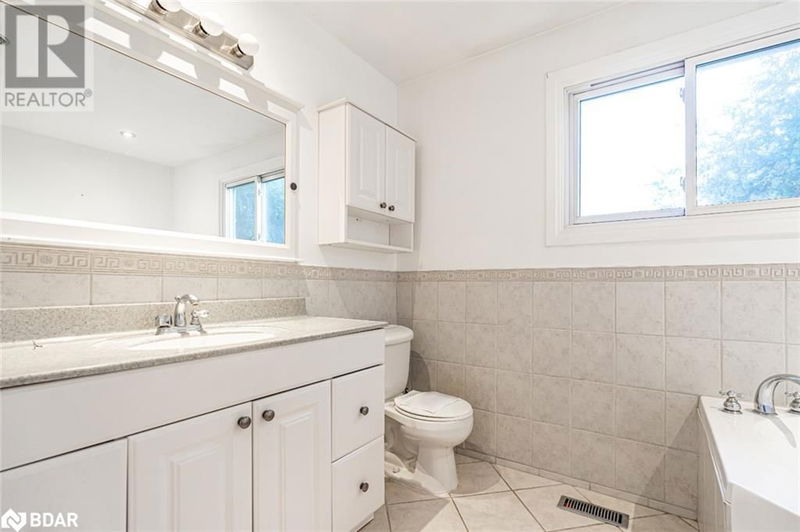 211 PHILLIPS Street  Barrie, L4N3V2 | Image 12