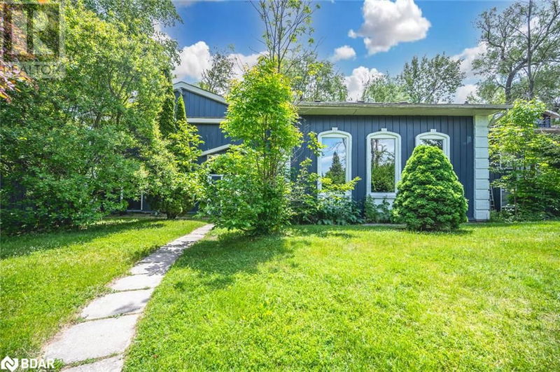 3071 MOSLEY Street  Wasaga Beach, L9Z1W7 | Image 2