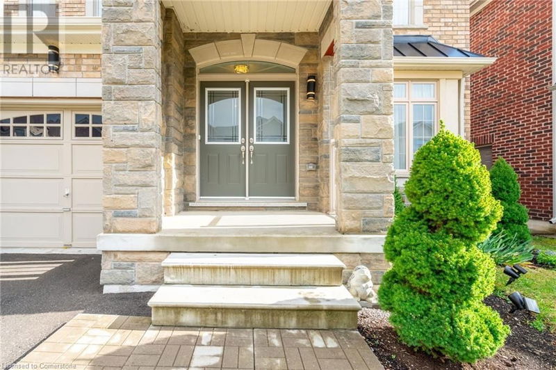 39 AVANTI Crescent  Waterdown, L8B1W7 | Image 2