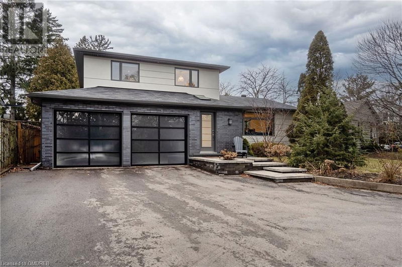 561 REBECCA Street  Oakville, L6K1L2 | Image 2