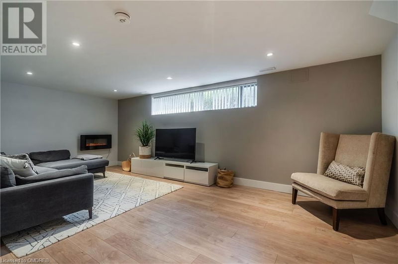 561 REBECCA Street  Oakville, L6K1L2 | Image 26