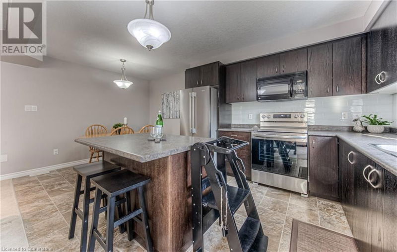 15 CAPTAIN MCCALLUM Drive  New Hamburg, N3A0B6 | Image 24