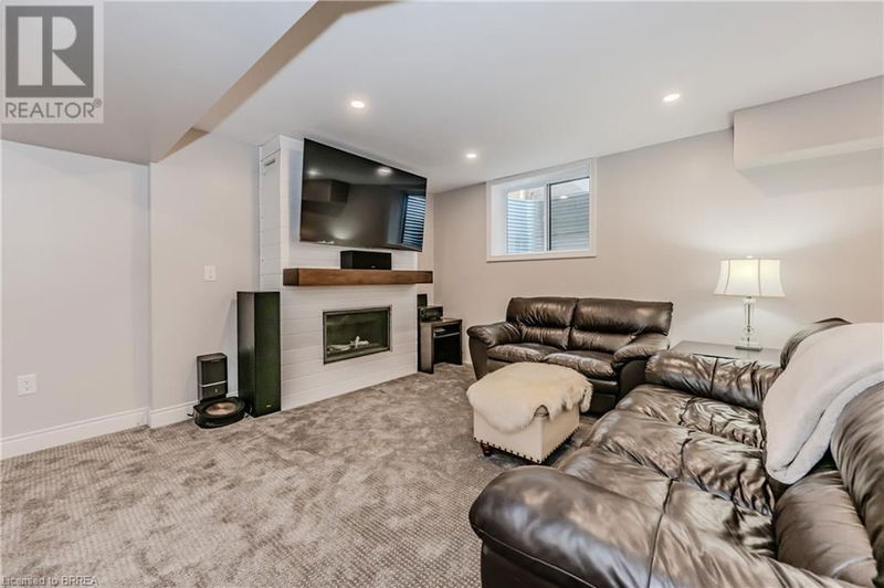 842 ROBERT FERRIE Drive  Kitchener, N2R0B9 | Image 36