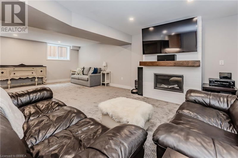 842 ROBERT FERRIE Drive  Kitchener, N2R0B9 | Image 37