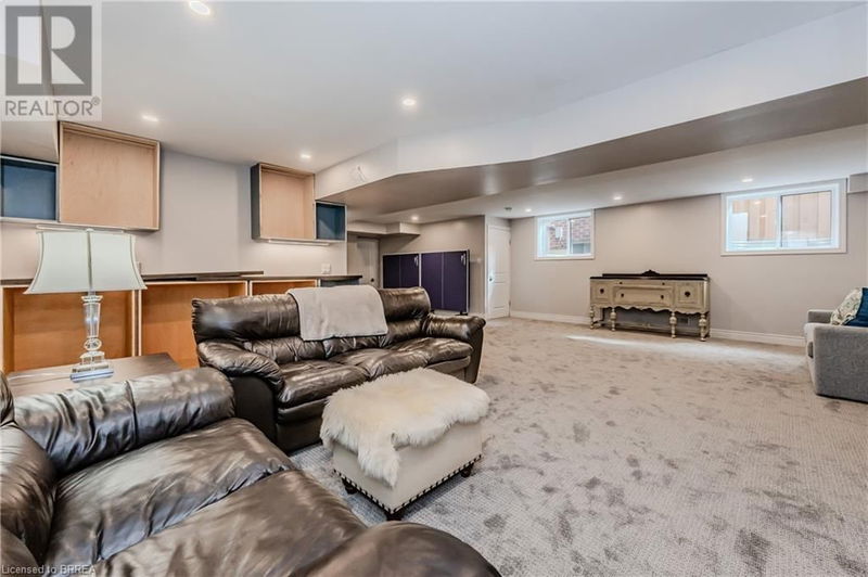 842 ROBERT FERRIE Drive  Kitchener, N2R0B9 | Image 38