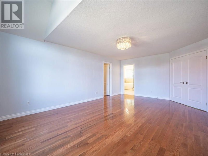 740 CEDAR BEND Drive  Waterloo, N2V2R6 | Image 27