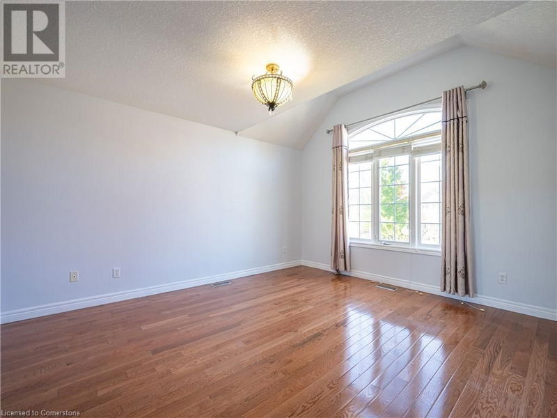 740 CEDAR BEND Drive  Waterloo, N2V2R6 | Image 31