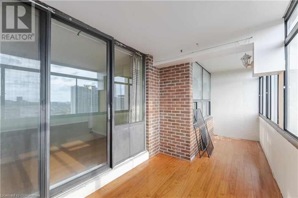 18 KNIGHTSBRIDGE Road Unit# 1704 Image 32