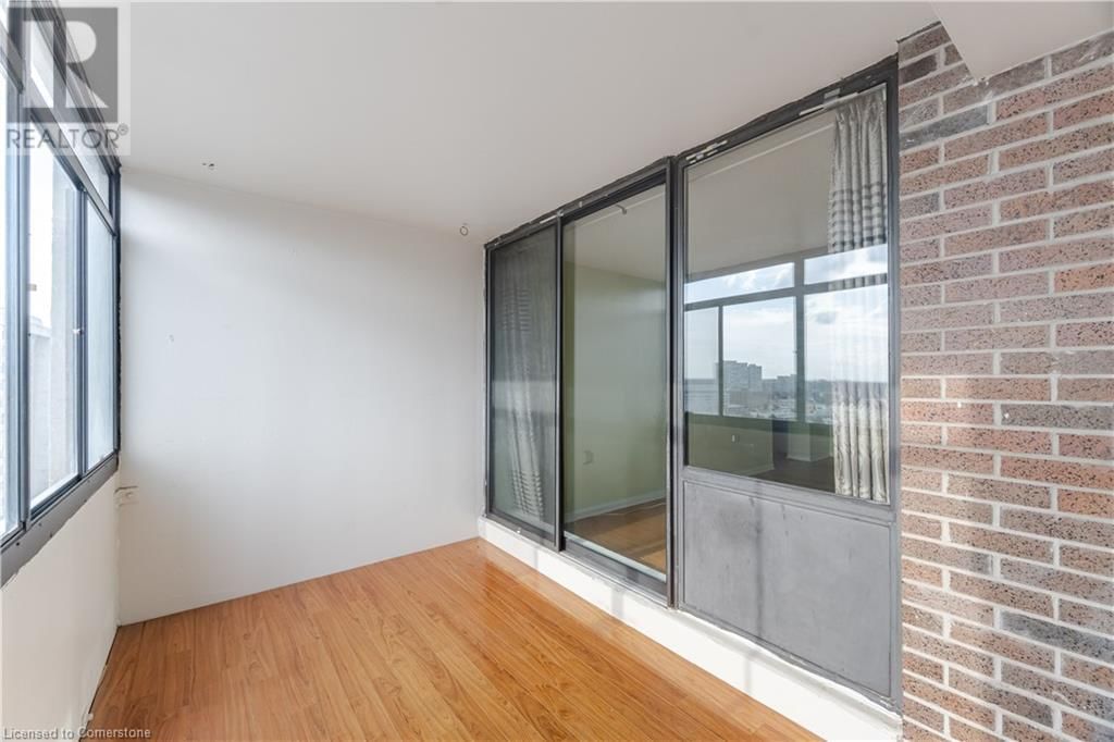 18 KNIGHTSBRIDGE Road Unit# 1704 Image 33