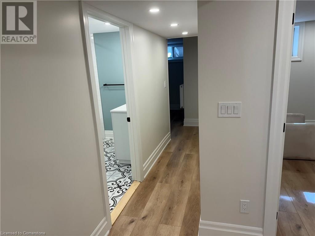 17 INVERNESS Avenue W Unit# lower Image 9