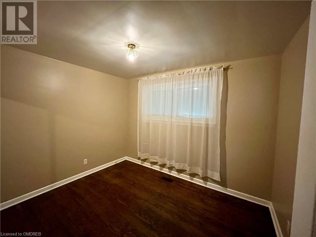 426 SEABOURNE Drive Unit# Main floor Image 12