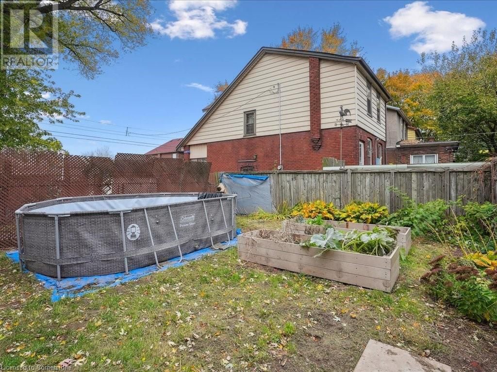 529 WENTWORTH Street N Image 33