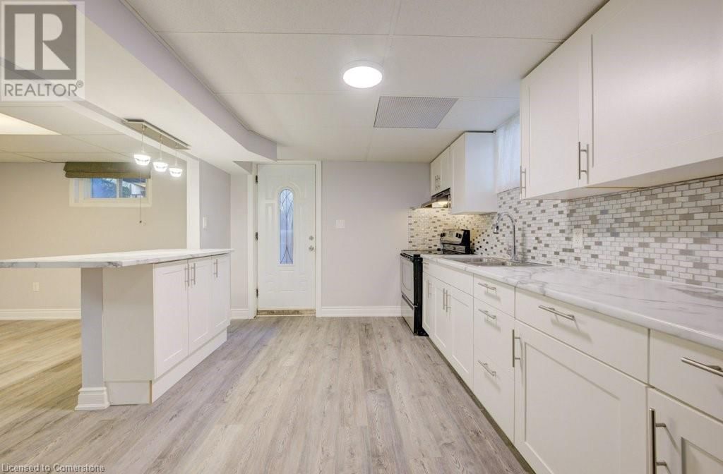 582 CHAMBERLAIN ROAD Image 29