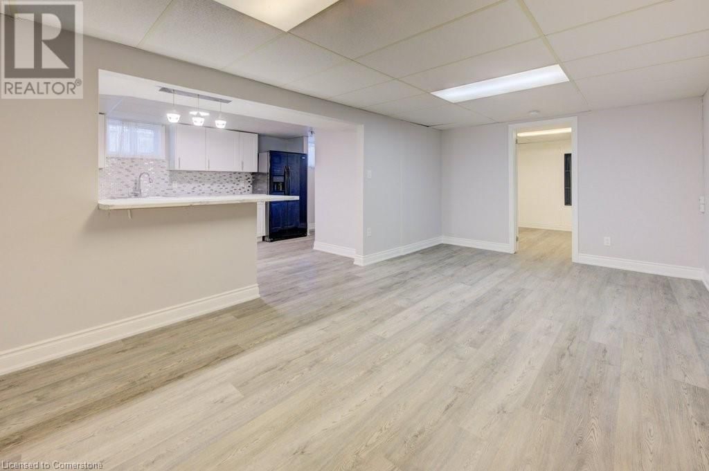 582 CHAMBERLAIN ROAD Image 32