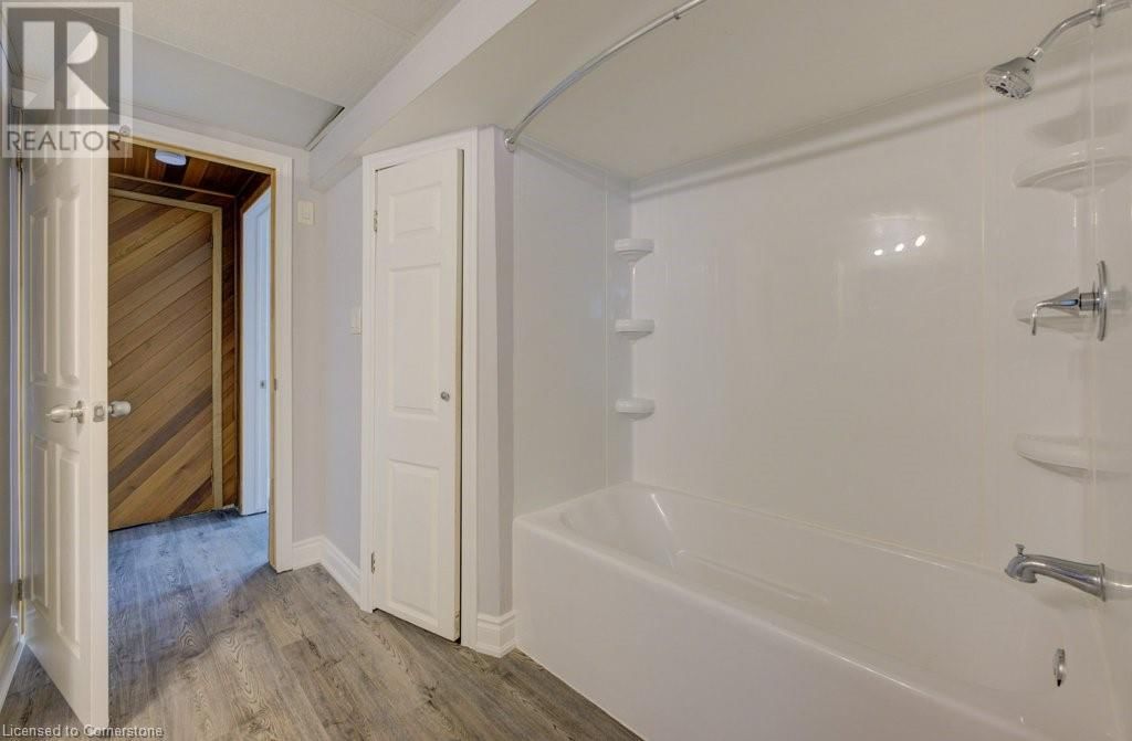 582 CHAMBERLAIN ROAD Image 38