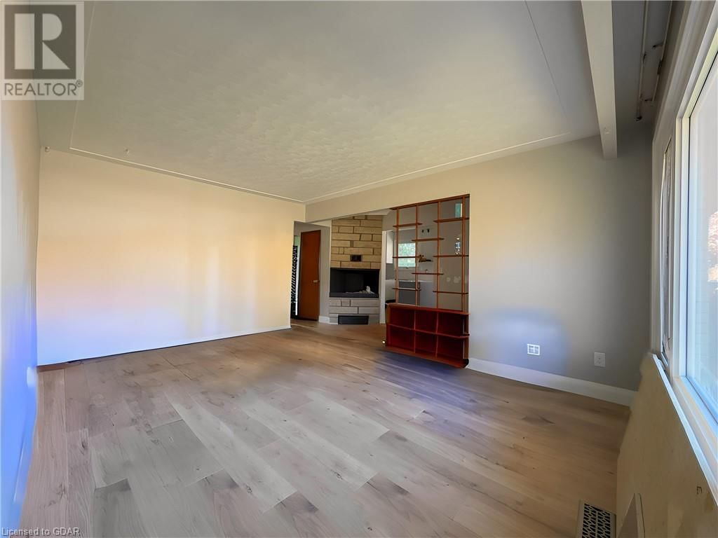 26 BALMORAL Drive Unit# UPPER Image 5