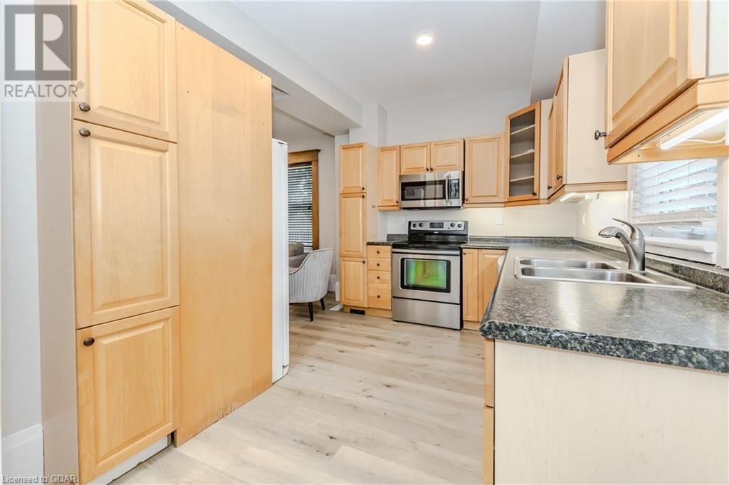 44 ROSEVIEW Avenue Unit# 1 Image 4