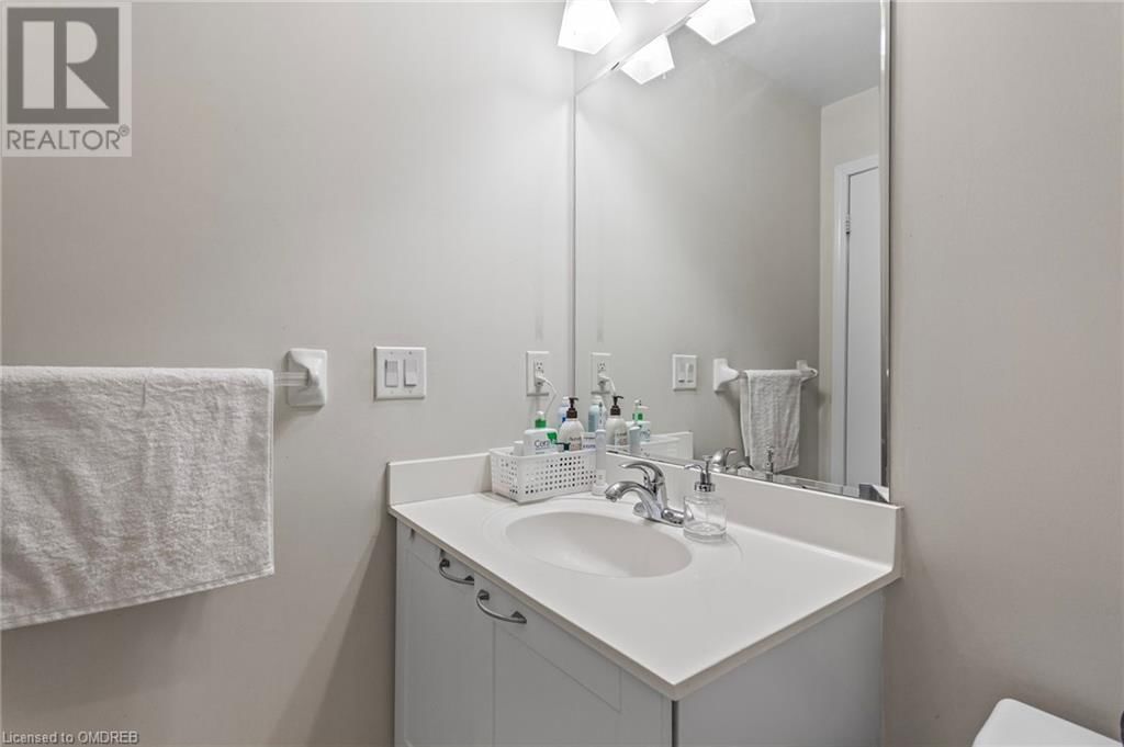 385 PRINCE OF WALES Drive Unit# 320 Image 31