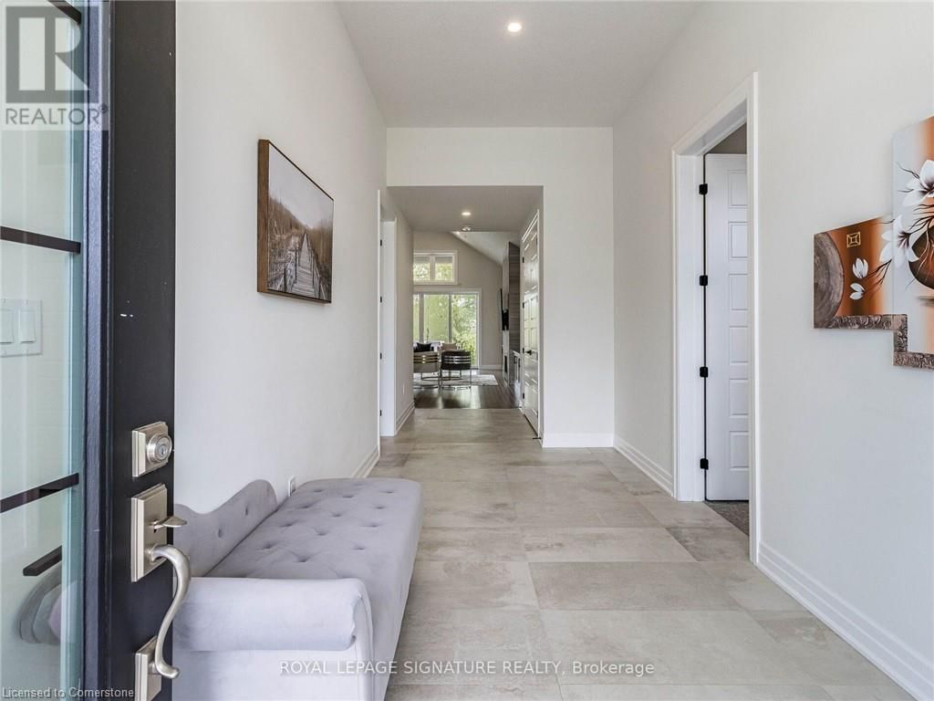 11 WHITCOMBE Way Image 3